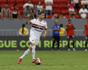 Cédric Soares tem boa estreia pelo São Paulo. (Foto: Rubens Chiri/SPFC)