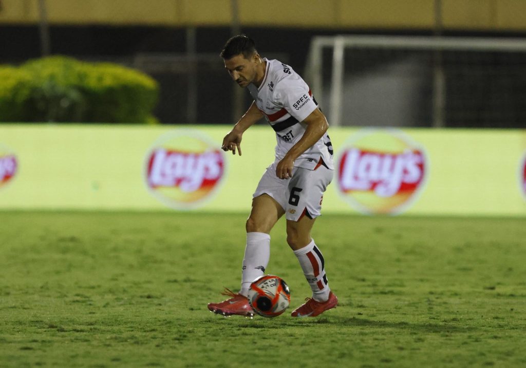 Cédric Soares tem sido elogiado no São Paulo. (Foto: Rubens Chiri/SPFC)