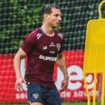 Cédric Soares tem três meses de contrato com o São Paulo. (Foto: Érico Leonan/SPFC)