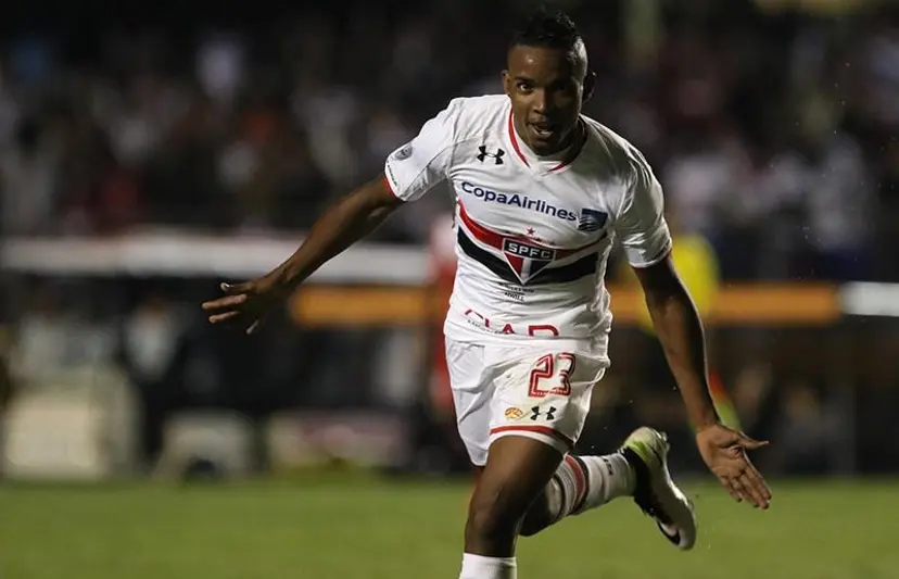 São Paulo volta a negociar com Thiago Mendes. (Foto: Rubens Chiri/SPFC)