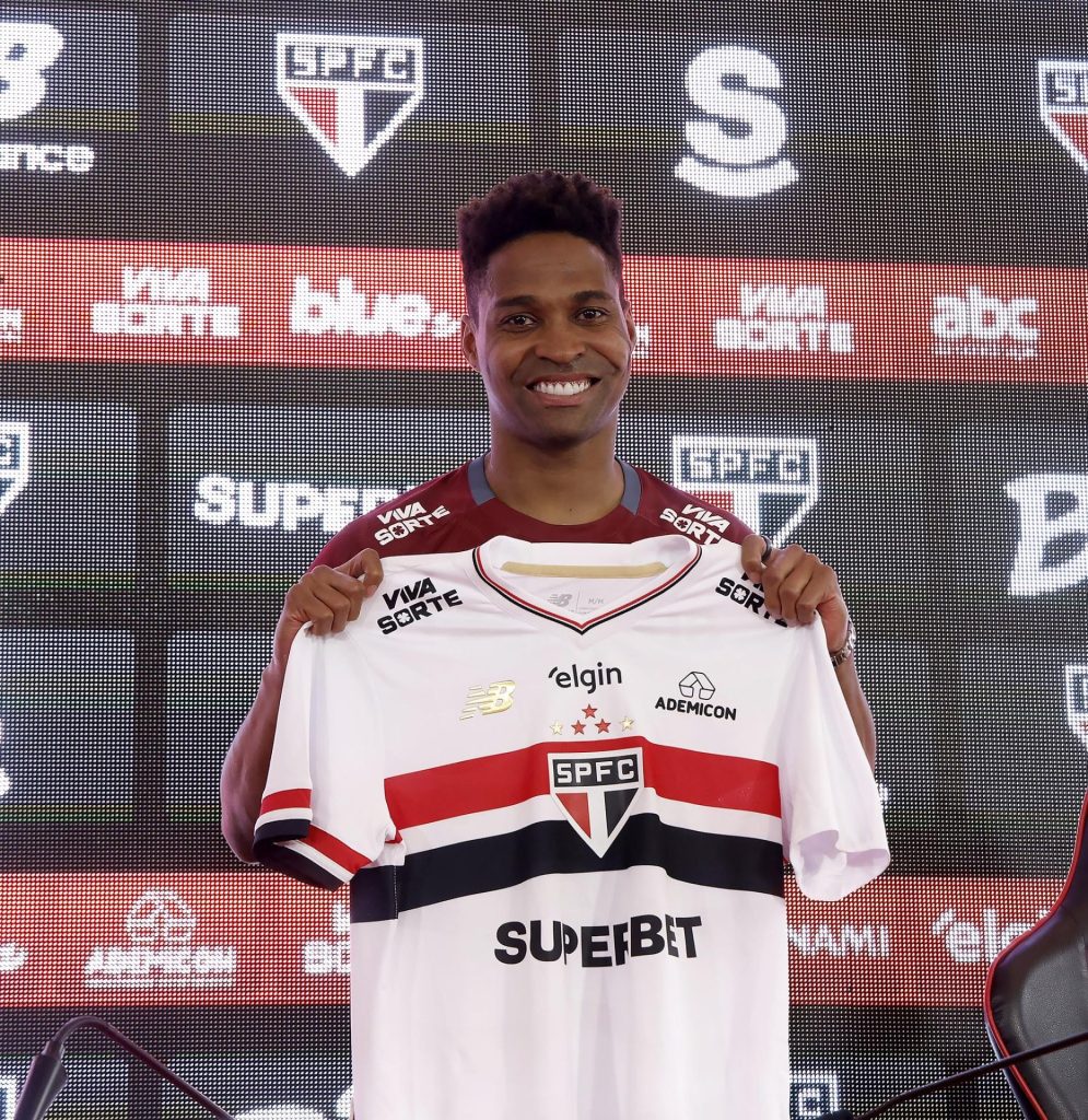 Wendell foi apresentado no São Paulo. (Foto: Rubens Chiri/SPFC)