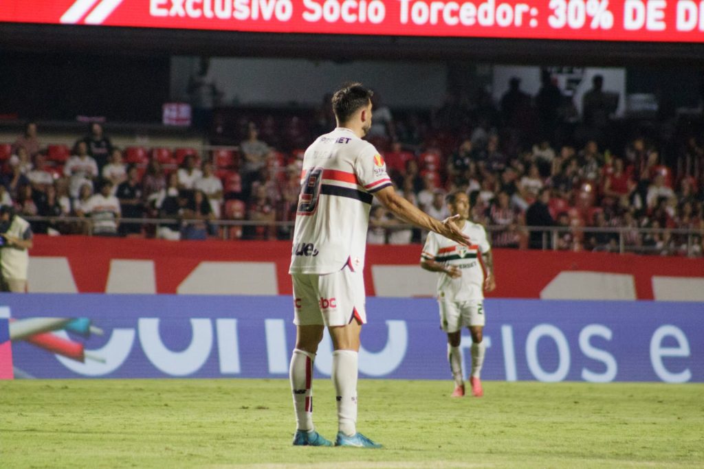 Calleri não está feliz com o desempenho do clube. Foto: Guilherme Eduardo.
