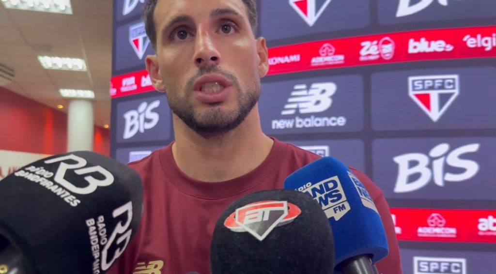 Calleri em entrevista pós-jogo. Foto: Gabriel Sá