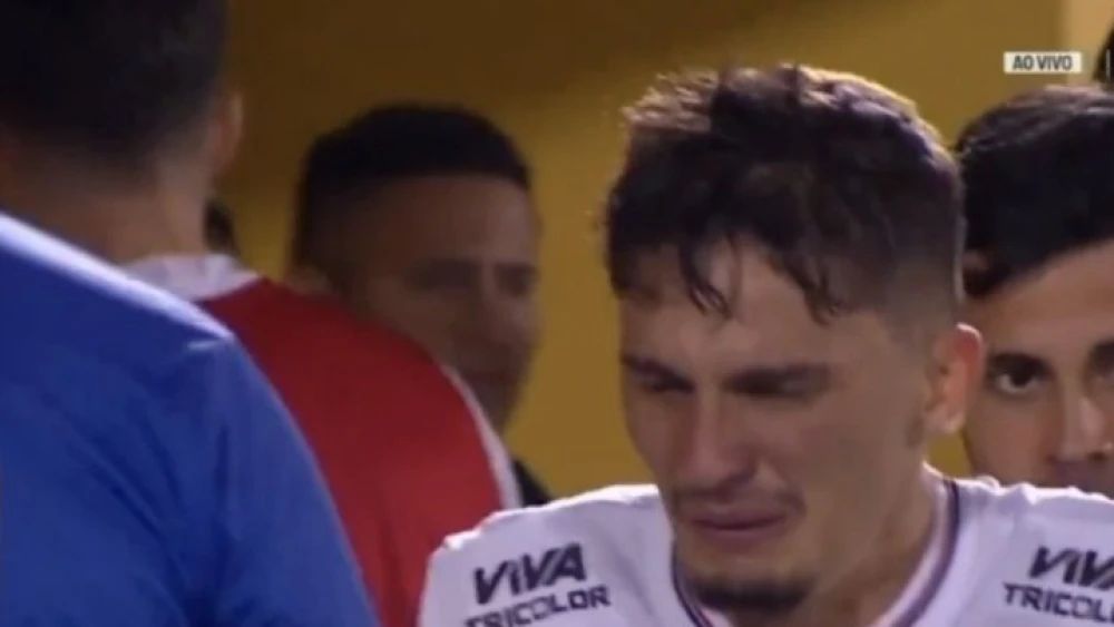 Pablo Maia, atleta do SPFC saí de campo chorando. Foto: Reprodução