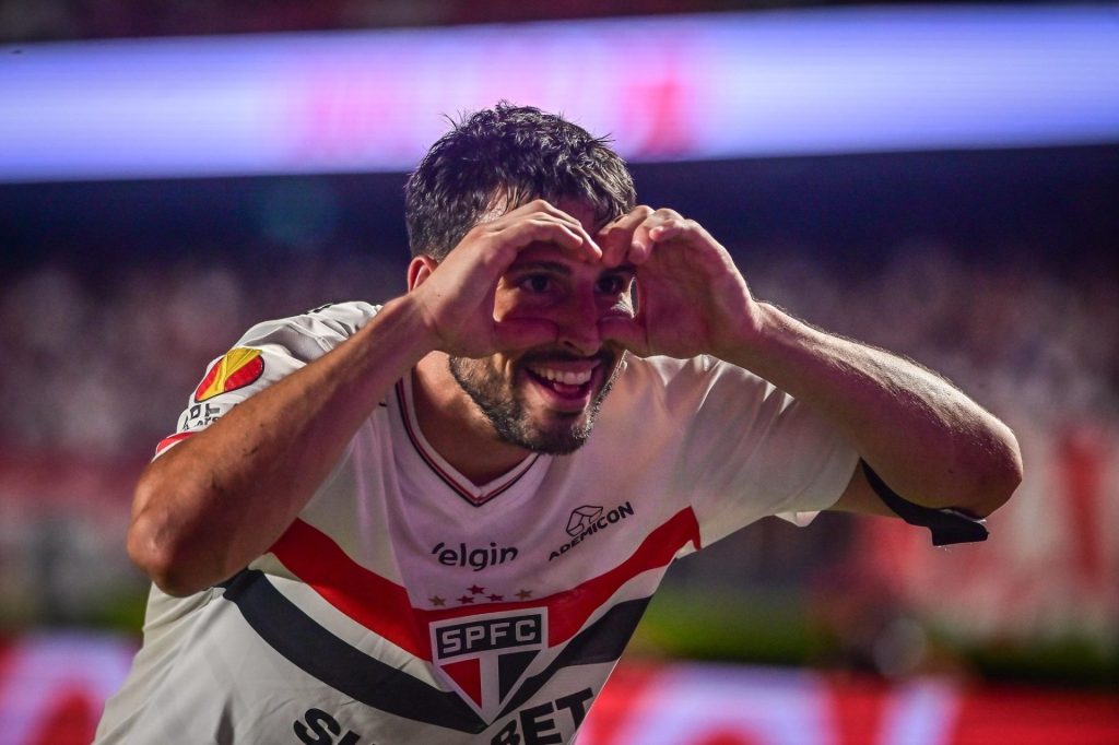Calleri marca, e São Paulo avança à semifinal. (Foto: Agência Paulistão)