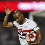 Lucas é titular absoluto do São Paulo. (Foto: Rubens Chiri, Miguel Schincariol e Paulo Pinto/SPFC)
