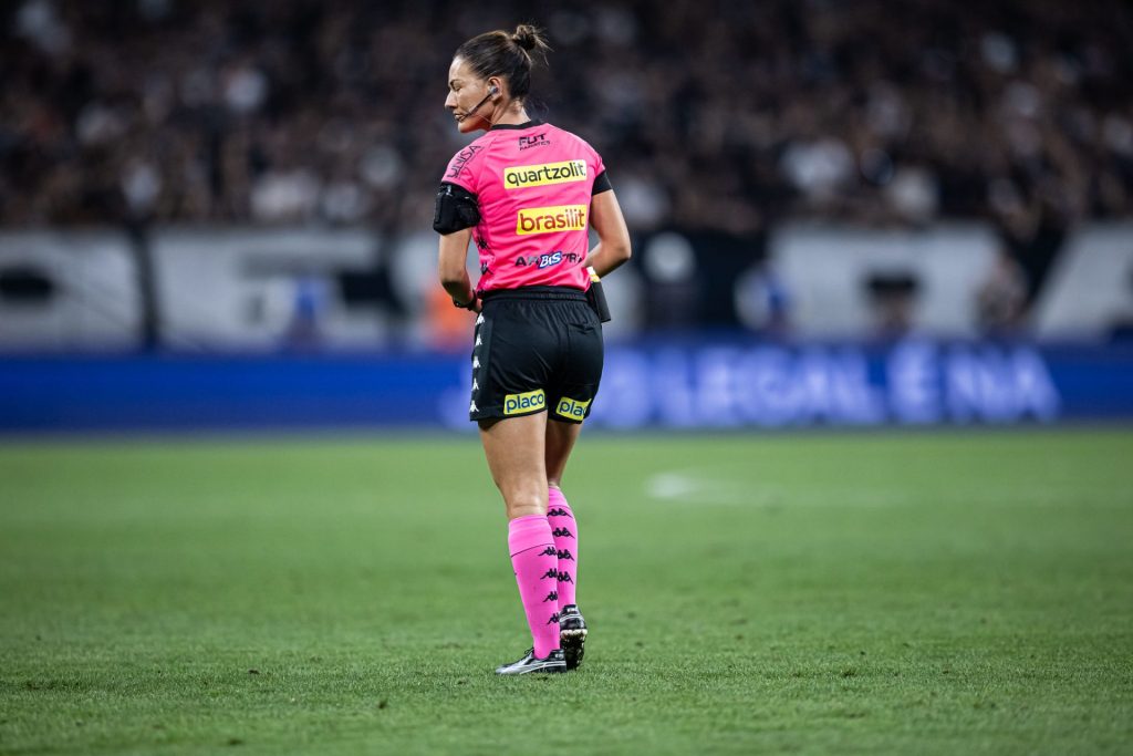 Daiane Muniz é uma das árbitras da Federação Paulista de Futebol. (Foto: Jhony Inácio/Ag. Paulistão)