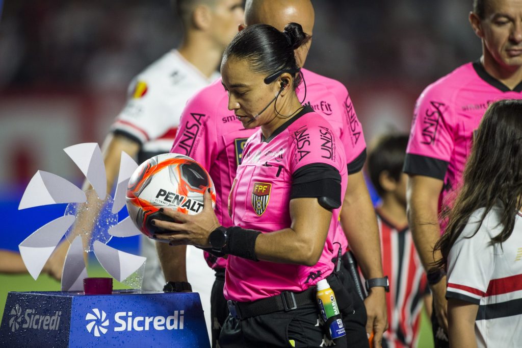 Edina Alves apitou jogo do São Paulo no Paulistão. (Foto: Renato Pizzutto/Ag. Paulistão)