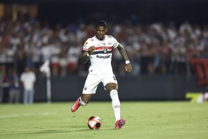 Arboleda é titular absoluto do São Paulo. (Foto: Rubens Chiri, Miguel Schincariol e Paulo Pinto/SPFC)