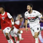São Paulo tem acordo com a Superbet até 2030. (Foto: Rubens Chiri, Paulo Pinto e Miguel Schincariol/SPFC)