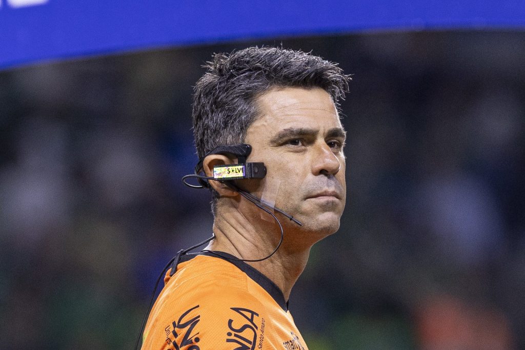 Flávio Rodrigues foi o árbitro do Choque-Rei do Paulistão 2025. (Foto: Rebeca Reis/Ag.Paulistão)