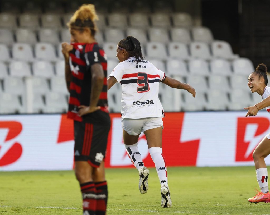 Kaká marca, e São Paulo vence Flamengo na semifinal da Supercopa Feminina. (Foto: Rubens Chiri/SPFC)