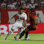 São Paulo trava no Sport e só empata no MorumBIS. (Foto: Rubens Chiri e Paulo Pinto/SPFC)
