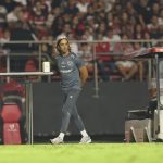 Luis Zubeldía foi vaiado após a estreia do São Paulo no Brasileirão. (Foto: Rubens Chiri e Paulo Pinto/SPFC)