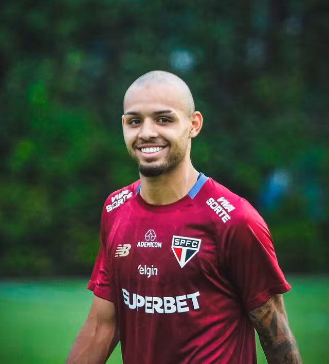 Alves tem contrato até o começo de 2026 com o São Paulo. (Foto: Erico Leonan/SPFC)
