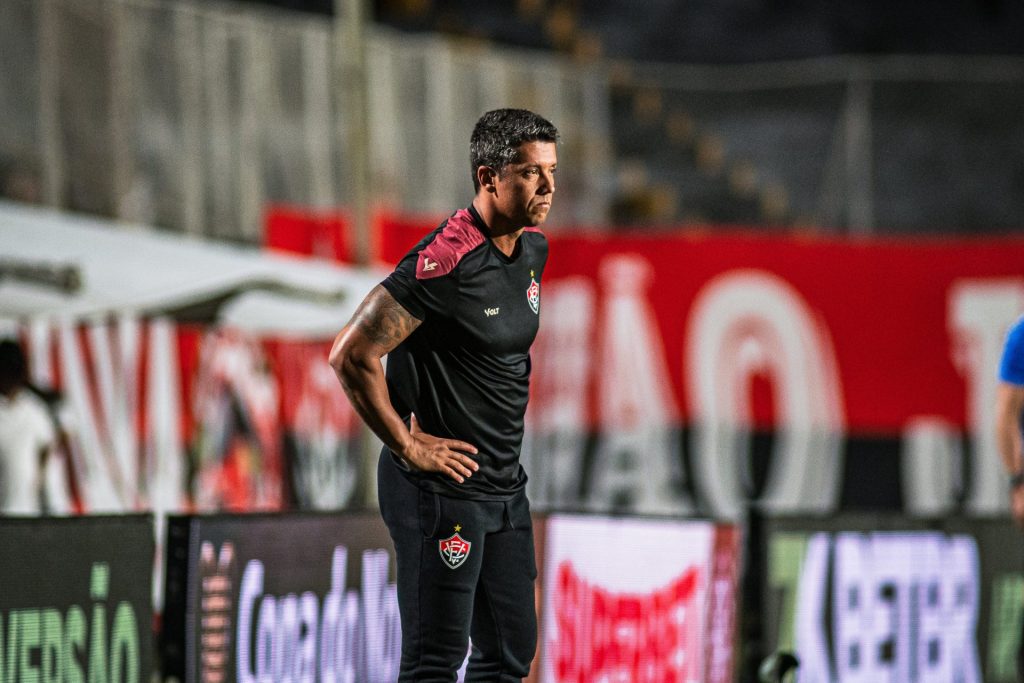 Thiago Carpini é o técnico do Vitória. (Foto: X do Vitória)