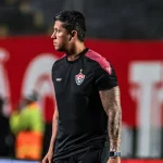 Thiago Carpini vive fase espetacular no Vitória. (Foto: Victor Ferreira/Vitória)