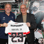 Casares declara apoio a Dorival Júnior nas redes sociais. (Foto: Reprodução/Instagram)