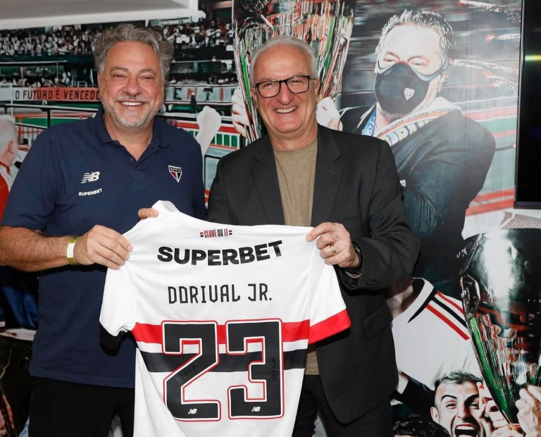 Casares declara apoio a Dorival Júnior nas redes sociais. (Foto: Reprodução/Instagram)