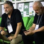 Julio Casares e Carlos Belmonte, presidente e diretor de futebol do SPFC. (Foto: Marcos Ribolli/ge)