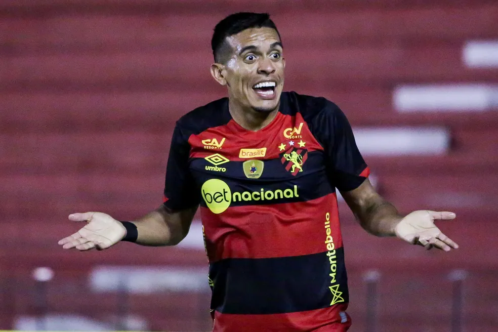 Igor Cariús deu susto em quem assistia a São Paulo x Sport no MorumBIS. (Foto: Rafael Vieira/AGIF)