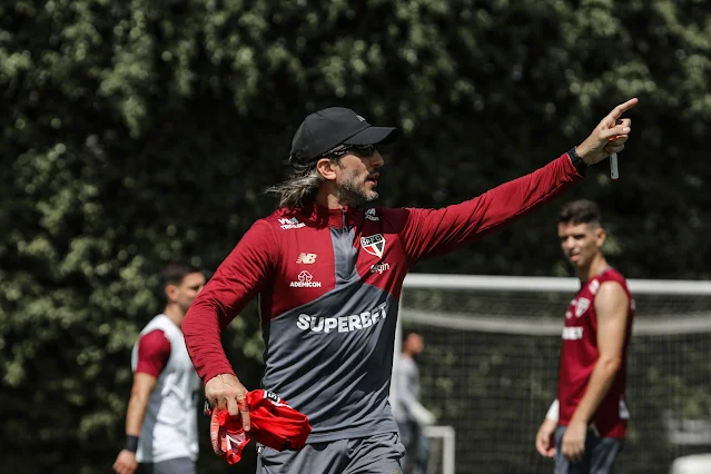Luis Zubeldía é o técnico do São Paulo. (Foto: Rubens Chiri/SPFC)
