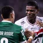 Vitor Roque e Arboleda antes do Choque-Rei. Foto: Reprodução.