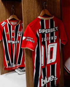 São Paulo escalado para enfrentar o Cruzeiro com camisa nova. (Foto: X do SPFC)
