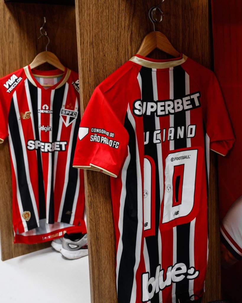São Paulo escalado para enfrentar o Cruzeiro com camisa nova. (Foto: X do SPFC)