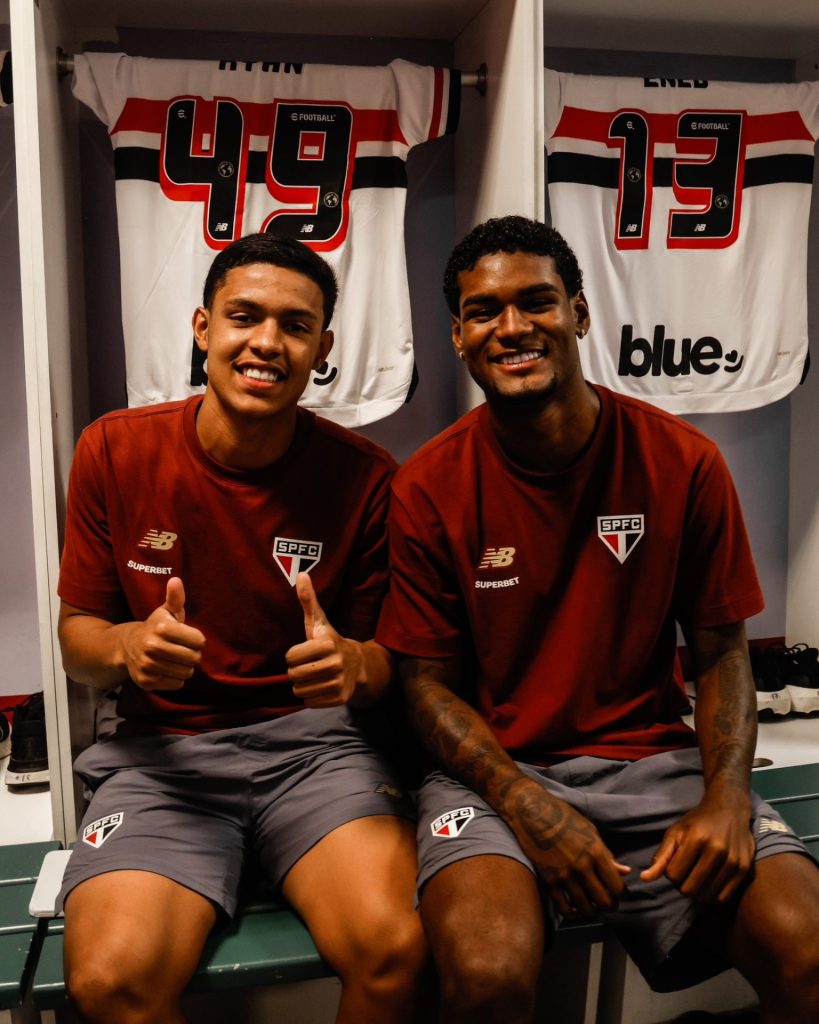 São Paulo tem dupla de Cotia como titular pela primeira vez na história. (Foto: Rubens Chiri/SPFC)