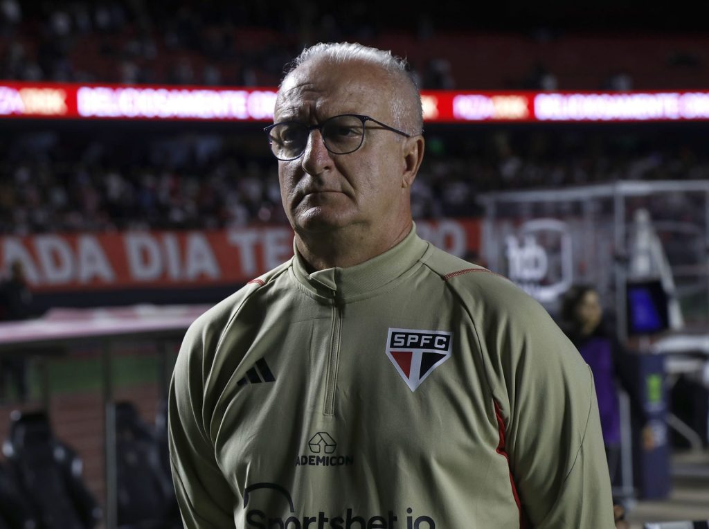 Dorival Júnior está livre no mercado da bola. (Foto: Rubens Chiri/SPFC)