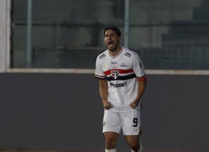 Calleri é o titular da camisa 9 do São Paulo. (Foto: Rubens Chiri/SPFC)