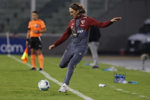 Luis Zubeldía tentará segunda vitória fora de casa pela Libertadores com o São Paulo. (Foto: Rubens Chiri/SPFC)