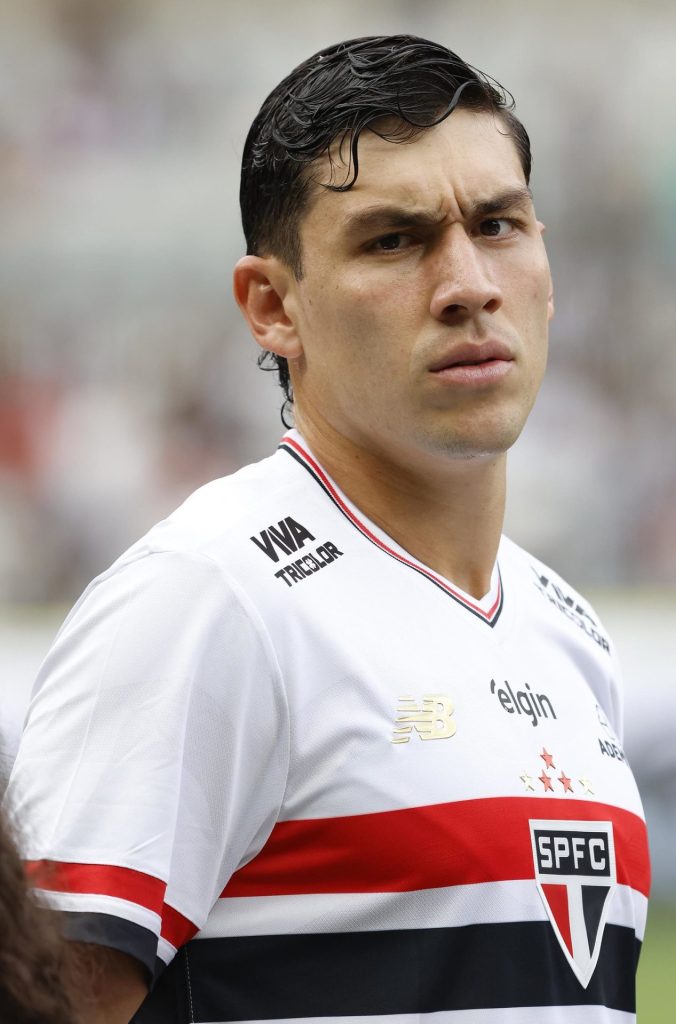 Ferraresi se consolida como lateral no Tricolor. (Foto: Rubens Chiri/SPFC)