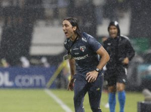 Luis Zubeldía celebra vitória importantíssima do São Paulo pela Libertadores. (Foto: Rubens Chiri/SPFC)
