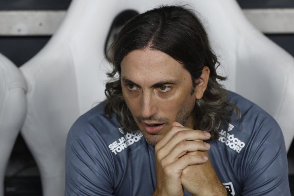 Zubeldía valoriza jovens de Cotia em empate do São Paulo. (Foto: Rubens Chiri/SPFC)