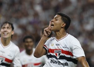 Ryan Francisco brilha em sua estreia como titular do São Paulo. (Foto: Rubens Chiri/SPFC)
