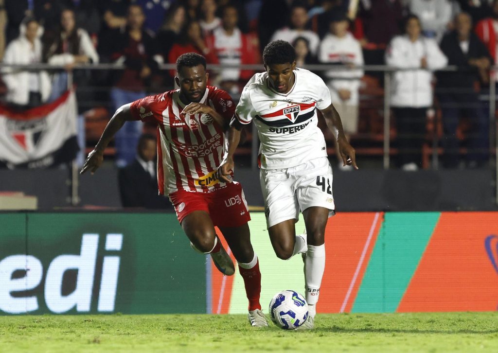 Lucas Ferreira assume espaço no São Paulo. (Foto: Rubens Chiri/SPFC)