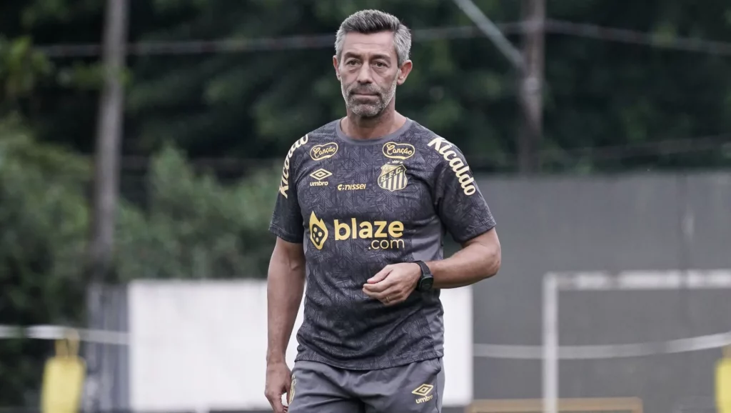 Pedro Caixinha contrata zagueiro do São Paulo. (Foto: Raul Barletta/Santos)
