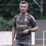 Pedro Caixinha contrata zagueiro do São Paulo. (Foto: Raul Barletta/Santos)