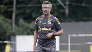 Pedro Caixinha contrata zagueiro do São Paulo. (Foto: Raul Barletta/Santos)