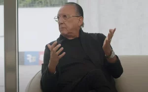 Galvão Bueno comenta sobre o São Paulo na temporada. (Foto: Reprodução/Podcast Romário)