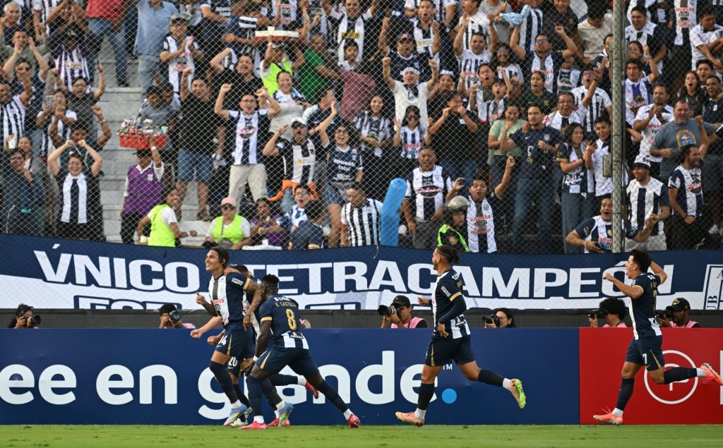 Guerrero marca duas vezes na vitória do Alianza Lima contra o Talleres. (Foto: X da Liberta)