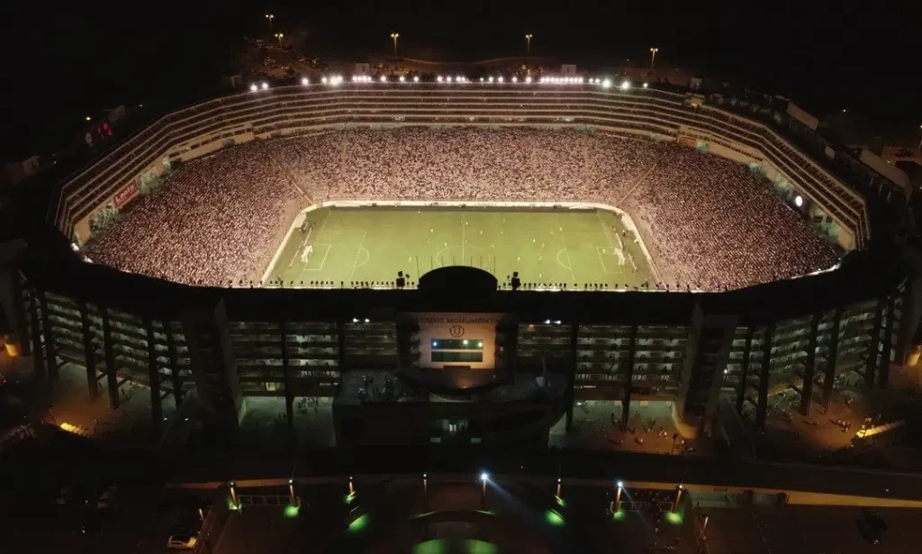 Final da Libertadores deve ser disputada no Monumental U. (Foto: Reprodução/Universitario)