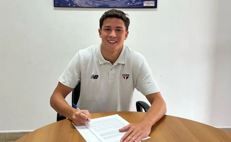 Ryan Carlos deixou o São Paulo para assinar com o Santos. (Foto: Rubens Chiri/SPFC)