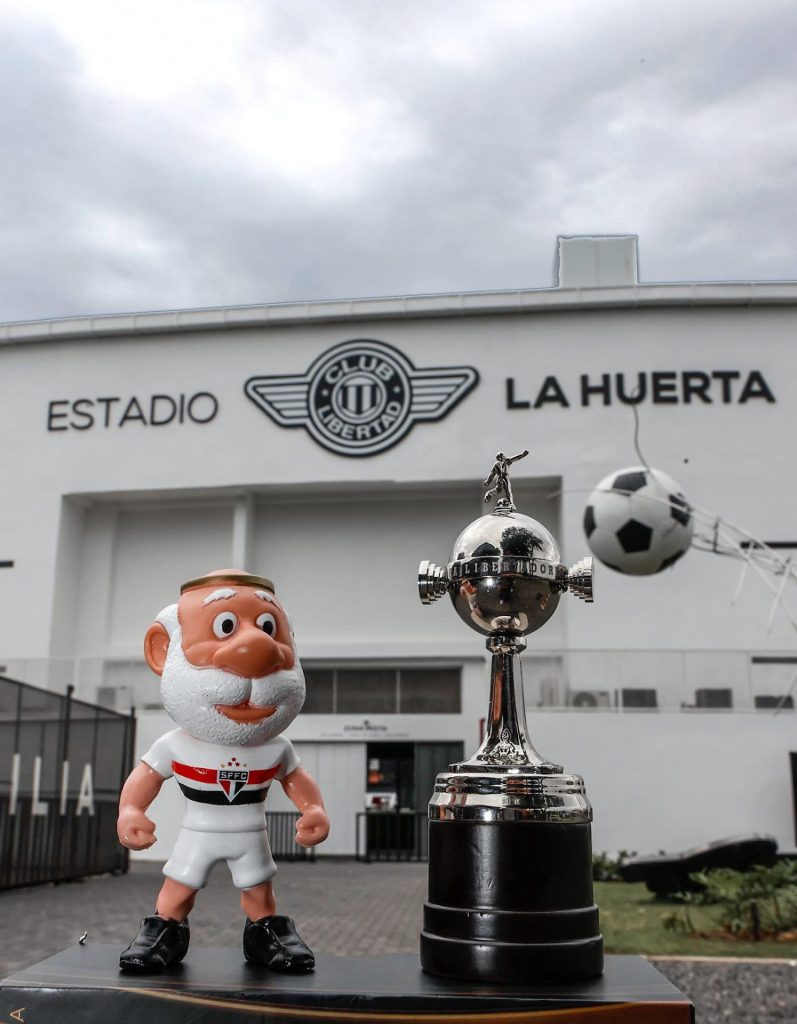 São Paulo visita o Libertad em La Huerta. (Foto: X do SPFC)