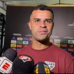 Alisson em entrevista pós-jogo. Foto: Gabriel Sá