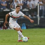 Cédric Soares renovou seu contrato com o São Paulo. (Foto: Rubens Chiri/SPFC)