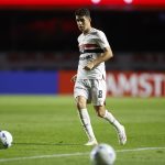 Oscar se tornou o garçom do São Paulo em 2025. (Foto: Rubens Chiri e Paulo Pinto/SPFC)