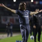 Luis Zubeldía sofre com torcida dividida no São Paulo. (Foto: Rubens Chiri e Paulo Pinto/SPFC)